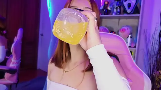 EmilyMiller_'s cam snapshot