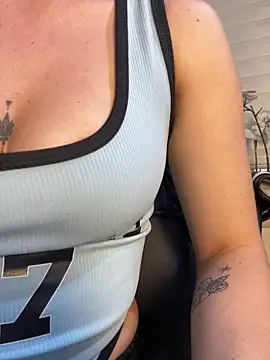 PamelaJonsom_'s cam snapshot