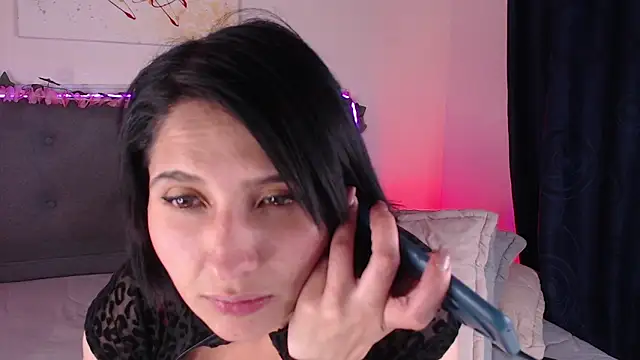 emily_leinner's cam snapshot