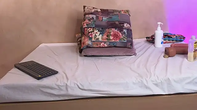 Kloee_12's cam snapshot