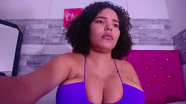 Biignaturalboobs_'s cam snapshot