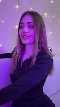 Elizabeth_Tay's cam snapshot