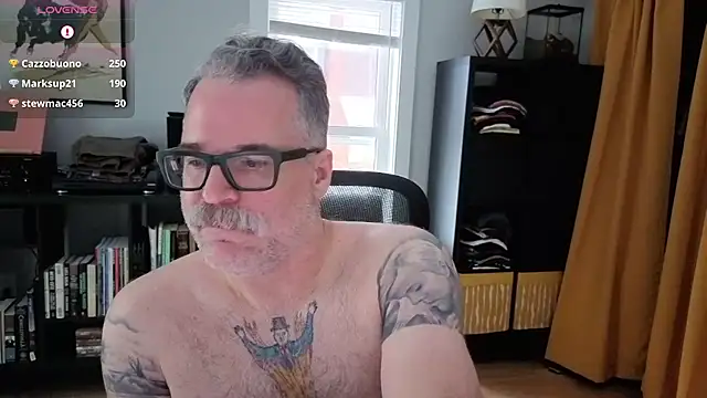 BriefsDad's cam snapshot