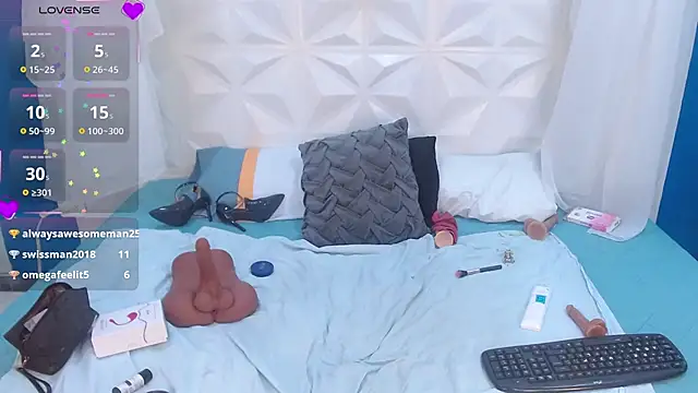 adisson_petite1's cam snapshot