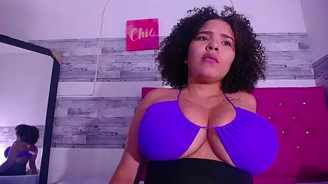 Biignaturalboobs_'s cam snapshot