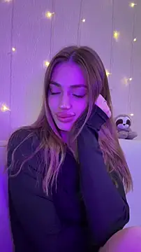 Elizabeth_Tay's cam snapshot