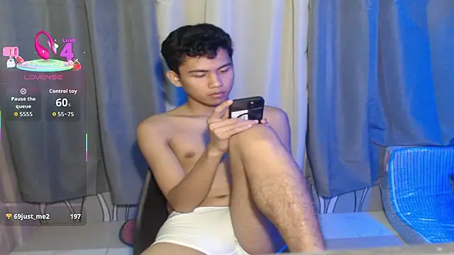 Demure_Asian1433's cam snapshot