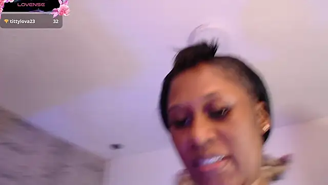 TinnaCobb's cam snapshot