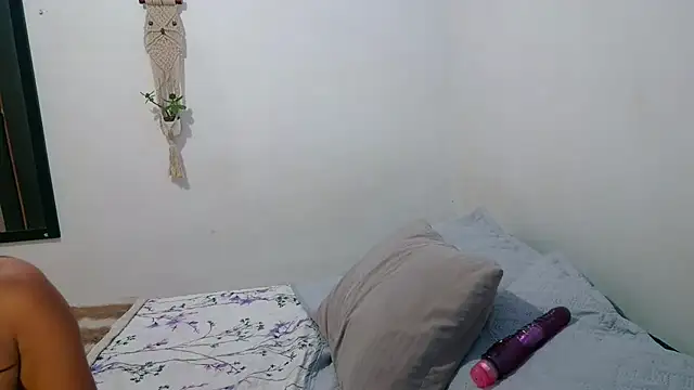 Zendaya11 live sex cam