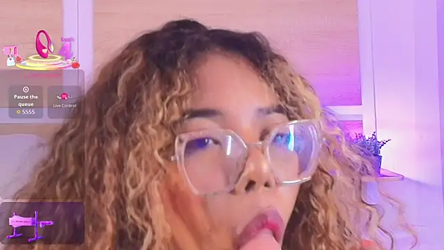 _nickypurple_'s cam snapshot