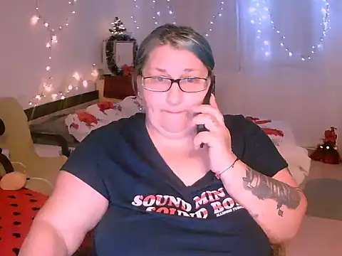 BlondyBigBoobs's cam snapshot