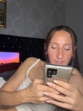 Emilia_Mausi's cam snapshot