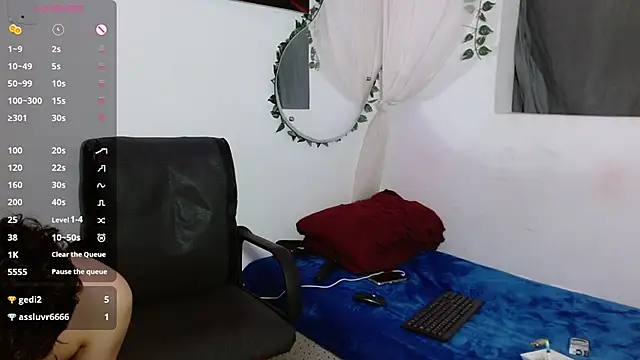 Luna-Naughty live sex cam