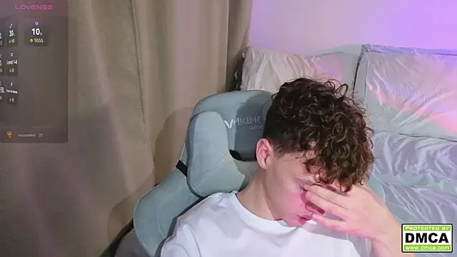 cute_thomas's cam snapshot