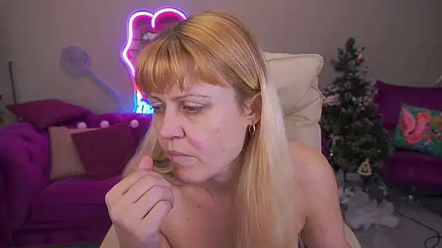 BellaLaPetit live sex cam