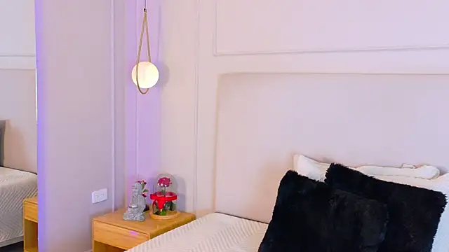 OlayaCooper live sex cam