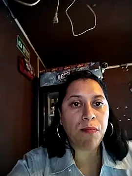 Caroline-17 live sex cam