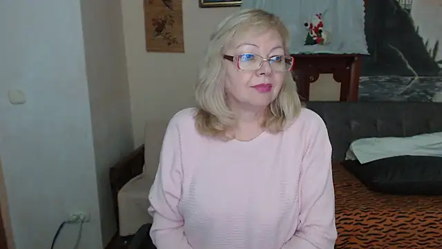 EvelynLoveShy's cam snapshot