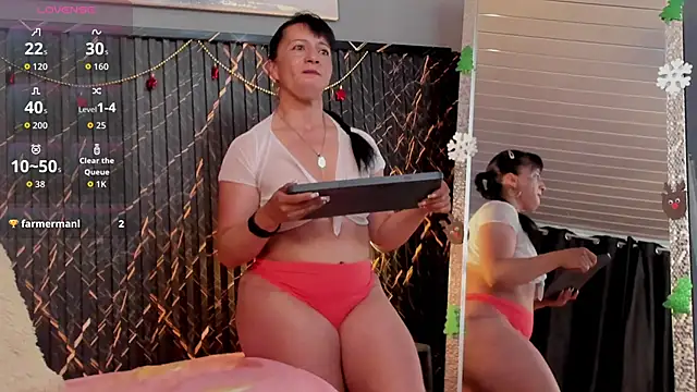 clara_heat's cam snapshot