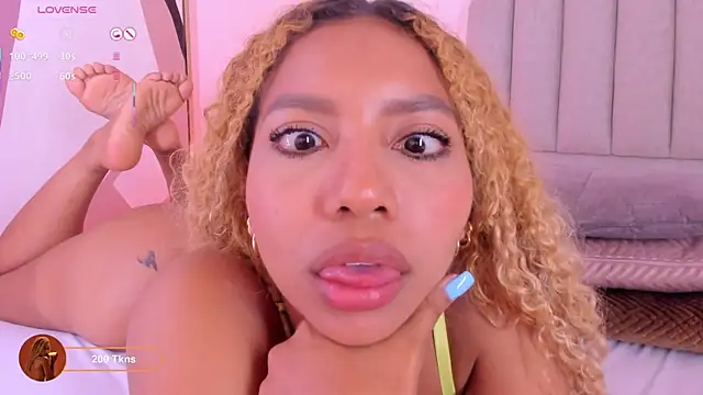 Nikki_Angel_'s cam snapshot