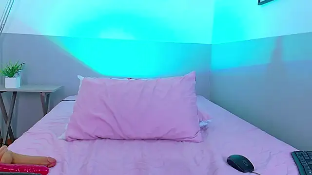 cutepetitee's cam snapshot