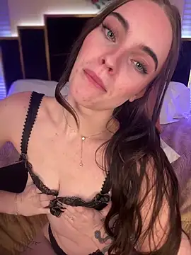 KarissaChantelle live sex cam