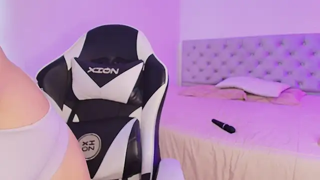 Celeste__star18's cam snapshot