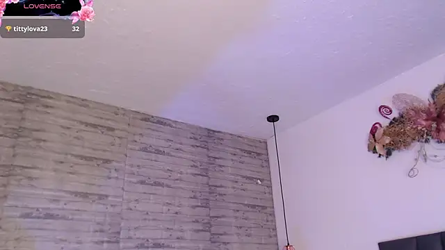 TinnaCobb's cam snapshot