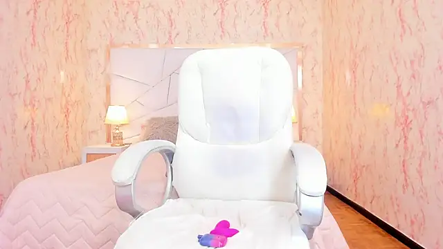 Emily_Whinfre's cam snapshot