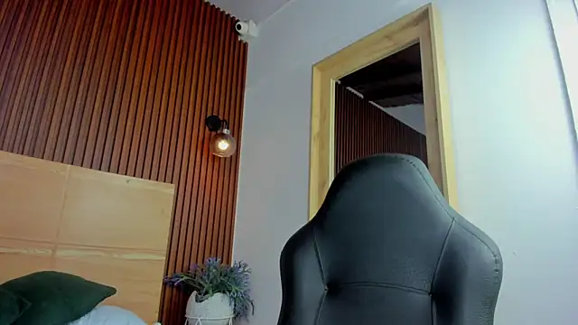 zakia_bonneville's cam snapshot