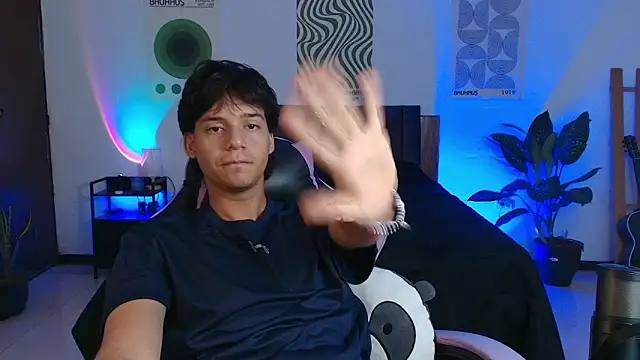 CrisotpherMoretti's cam snapshot