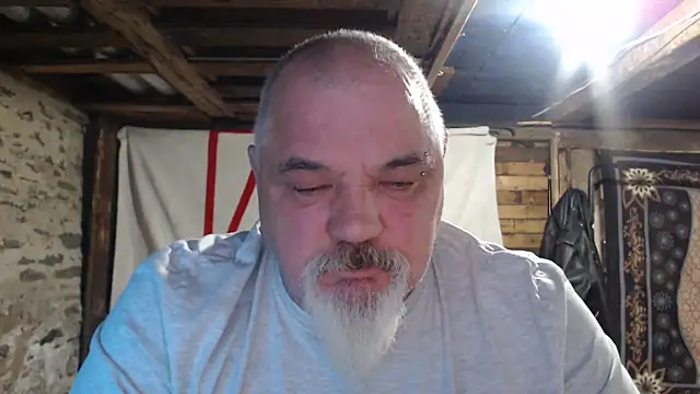 Newfiesausage1972's cam snapshot