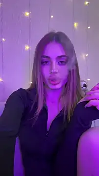 Elizabeth_Tay's cam snapshot