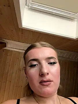 MilaLuxe's cam snapshot