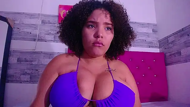 Biignaturalboobs_'s cam snapshot