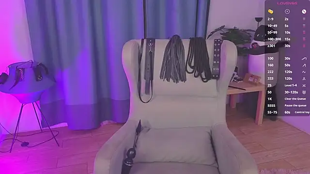 laracroftmansion's cam snapshot