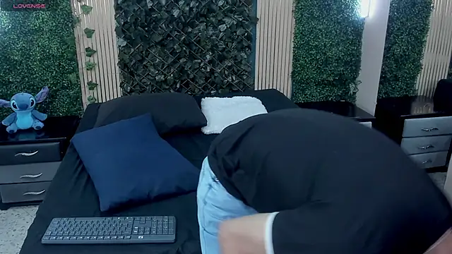 JoseLucian live sex cam