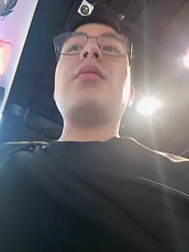 andrewmhilton_'s cam snapshot