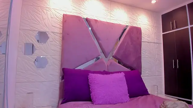 Charlotte_Ice1's cam snapshot