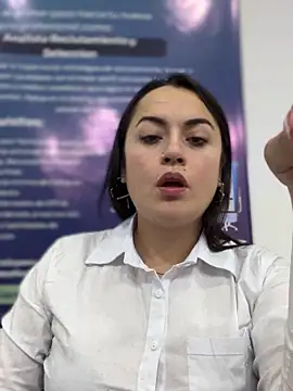 Lesly_10-'s cam snapshot