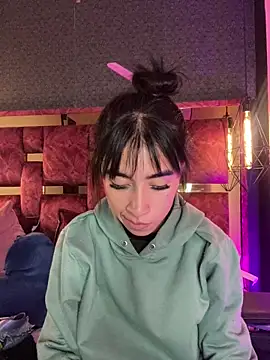 Emma_pinkk18's cam snapshot