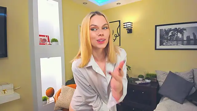 exposed_lizzy's cam snapshot