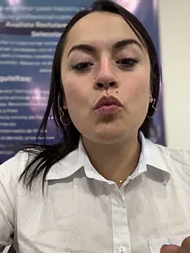 Lesly_10-'s cam snapshot