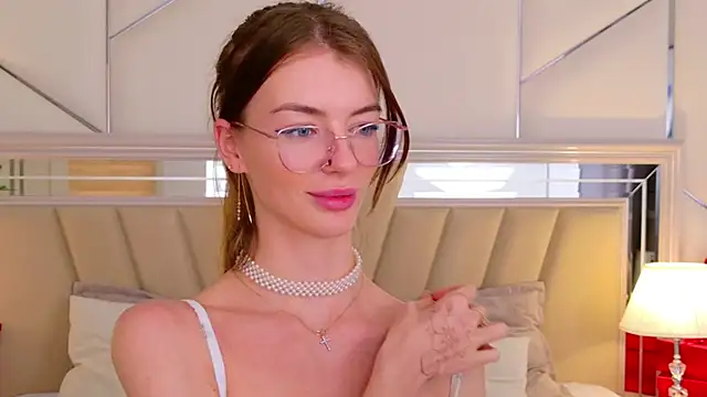 MeganMour's cam snapshot