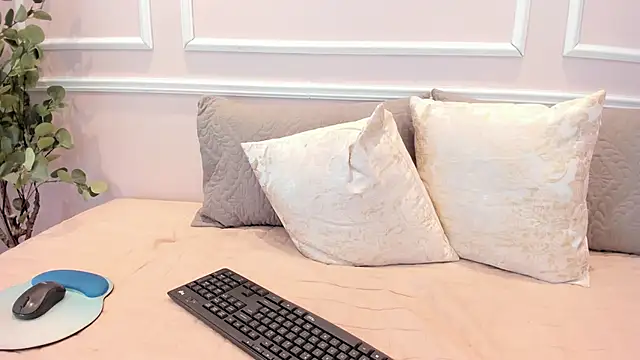 Lucy_Canel's cam snapshot