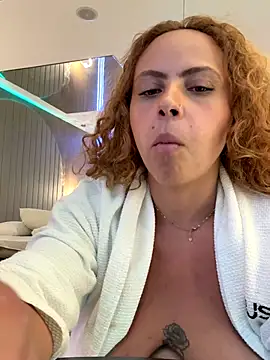 Chloe_Leaozinho's cam snapshot