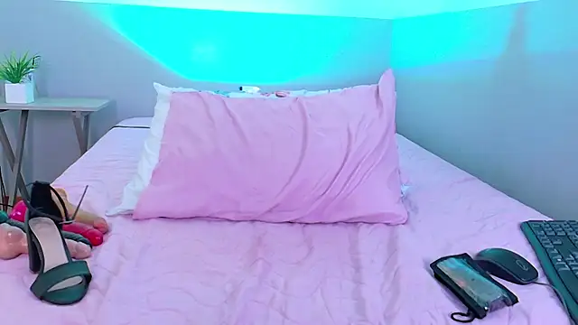 cutepetitee's cam snapshot