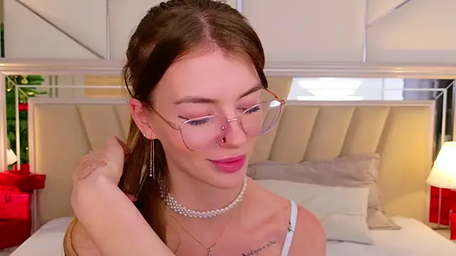 MeganMour's cam snapshot