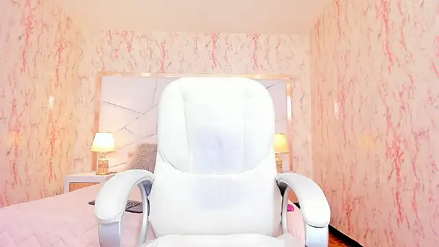 Emily_Whinfre's cam snapshot