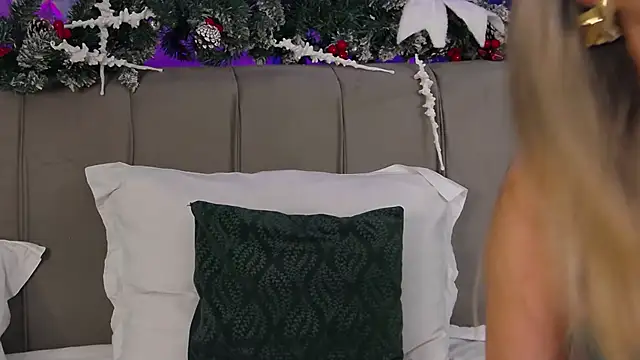 LoraDevine's cam snapshot